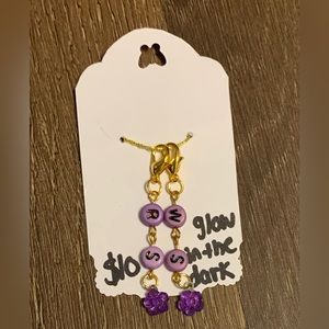 Right side (RS) and wrong side (WS) stitch marker set. Glow in the dark. Purple.